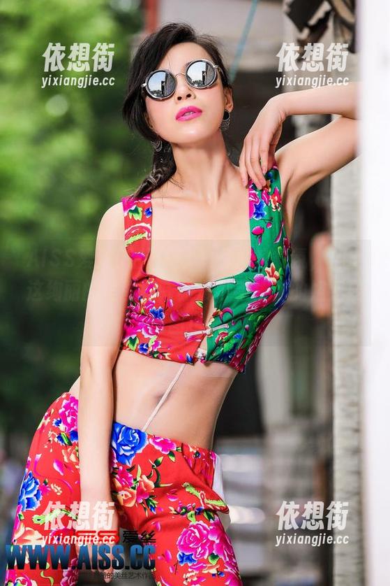 AISS爱丝(钻石版) - 写真的气氛，加上这绚丽的美图，陈雅漫妙手生花的姐姐要出图包啦？