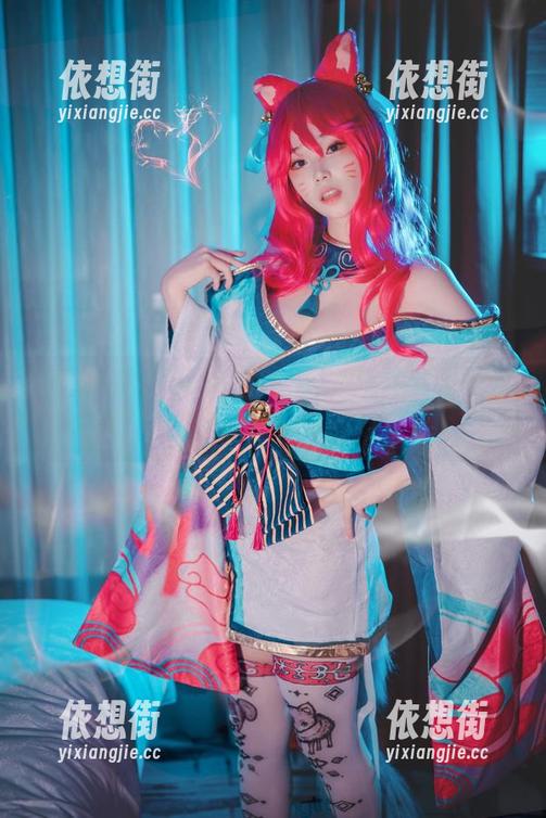 穿着制服的Bambi(밤비)，没想到无圣光照出的是这种美图效果