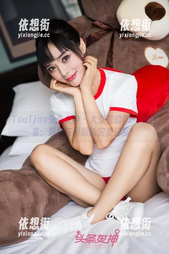 TouTiao头条女神 - 大蜜蜜的OL写真合集：职业与闲趣的完美碰撞！
