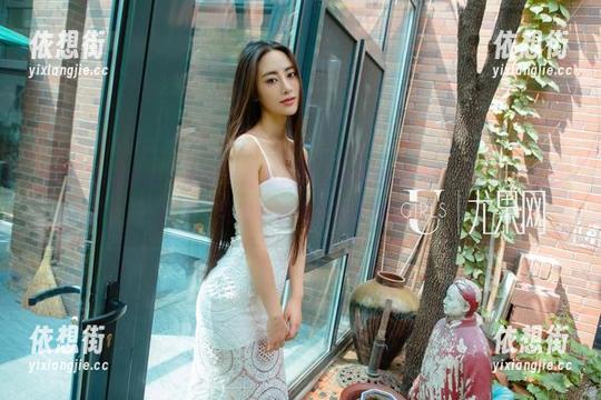 UGirls尤果网 - 明明是自然风光，结果看完凌希儿的户外高清图库，觉得她的甩头动作更精彩！