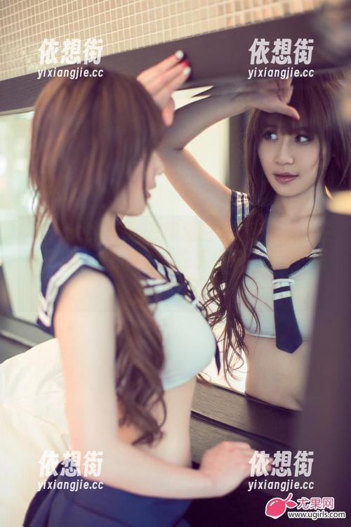 UGirls尤果网 - 美图里的黛斯羽最适合在盛夏走一波豹纹秀，左手瓜子，右手…呃，冰饮！