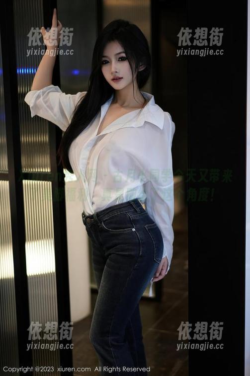 Xiuren秀人网 - 古月小同学今天又带来了美脚福利，真是败给了这个角度！