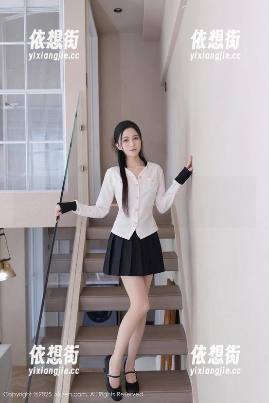 Xiuren秀人网 - 在图库里游走的周思乔Betty，裸足让她光脚走过了所有镜头！