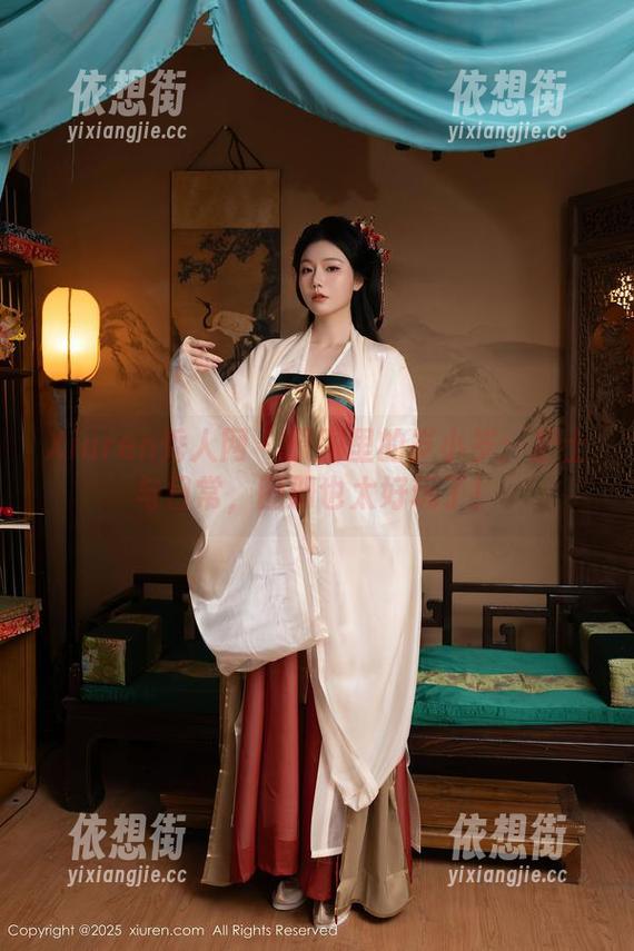 Xiuren秀人网 - 原图里的岁小岁：护士与日常，图册也太好玩了！