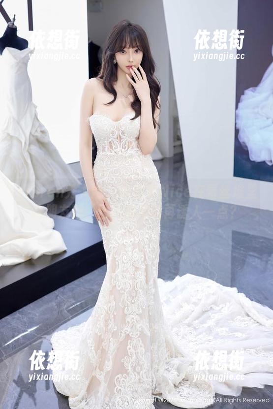 Xiuren秀人网 - 张思允Nice在蕾丝堆里晒朋友圈，图片能不能再诱人一点？
