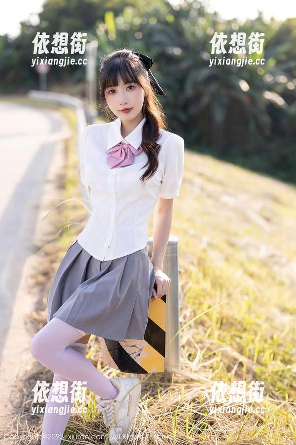 Xiuren秀人网 - 原图对比无圣光，糯美子mini在和服中的任性展现，三亚的景儿都变得鲜活起来！