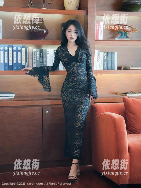 Xiuren秀人网 - 图片里的陈思琪，是我今年见过最拼的全套搭配，佩服佩服。