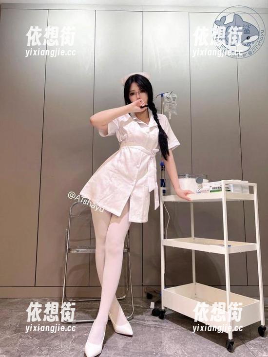 at鲨鱼 “call”来高开叉竞泳!at鲨鱼的原图免费分享,保证看完脑袋还在想!
