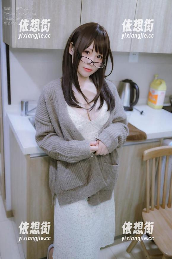 nyako喵子大魔王的夏の彼女合集，更新、更新，还有更多的夏日情绪在等我。