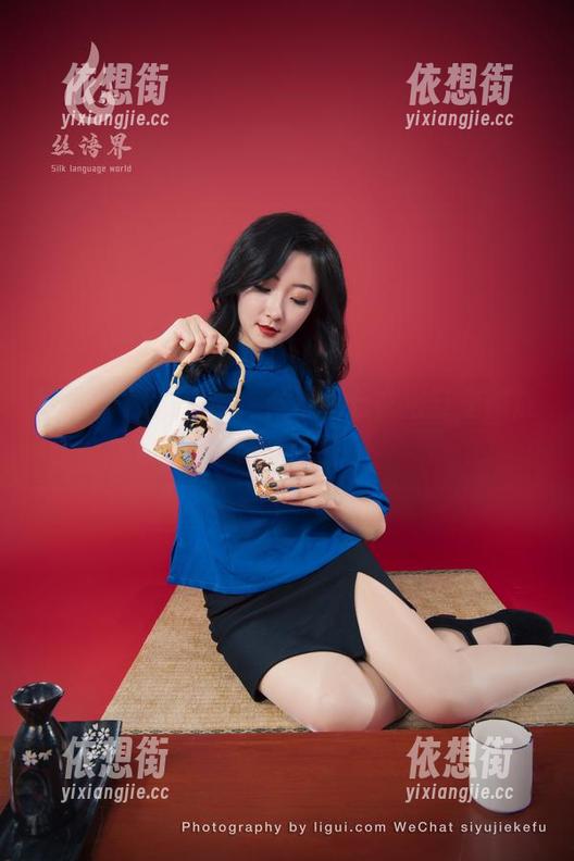 丽柜 - 原图直击，看看小七在浴缸里都放了什么精髓。
