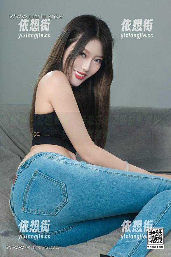 丽柜 - 套图更新，蕊蕊在芳郊丽影中似乎在玩文字游戏
