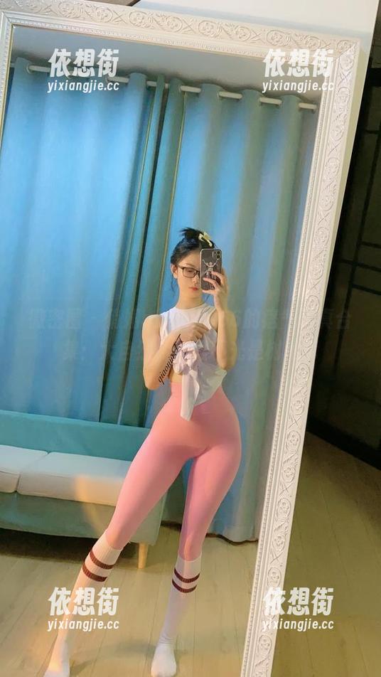 微密圈 - 俏妞qiaoniu66的痞气写真合集：大自然，这里不光是树和草