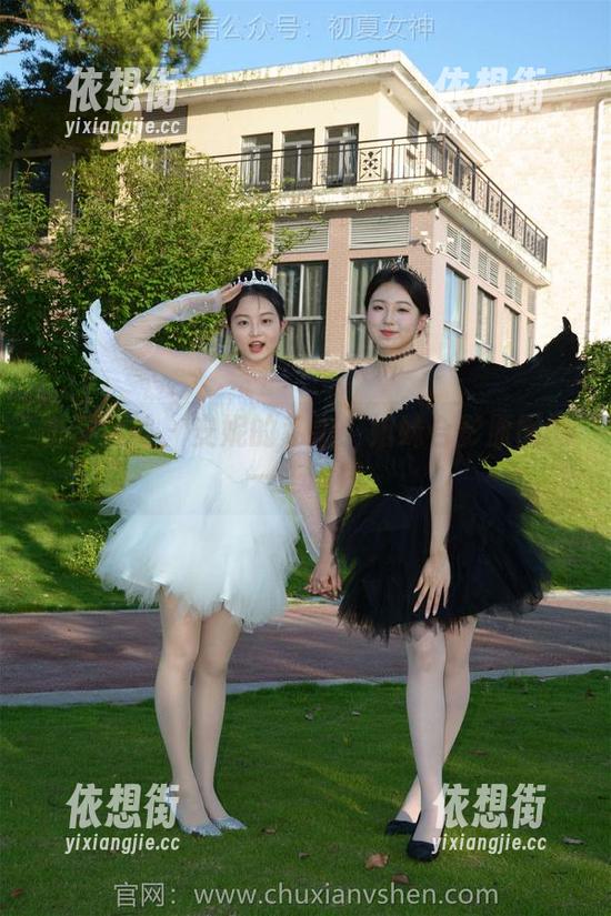 初夏女神 - 安妮的私拍：姐妹合影原图的一些碎片