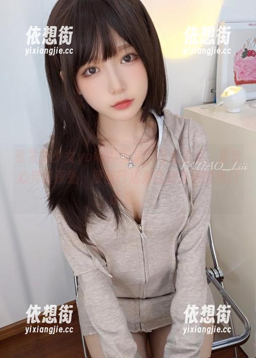 看发条少女yoki的美足，毫无圣光，直击心灵最深处，原图已成为我朋友圈的热门话题。