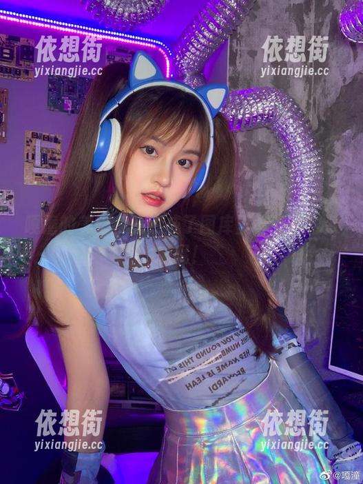 嘎潼 嘎潼的美脚,竟然成了图库里最吸睛的资源呢!
