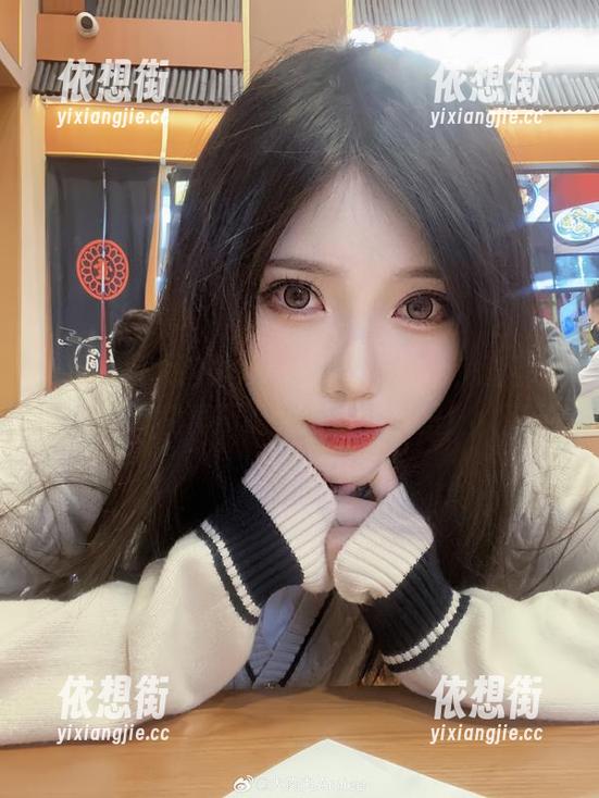 大肉丸Amiee 免费获得大肉丸Amiee校服写真,查看这剪裁真不愧是眼前的风景!
