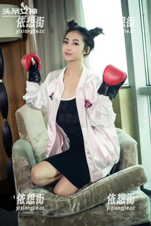 头条女神 - 小晴子，女仆扮演得真元气，仿佛要把美图送到隔壁邻居家