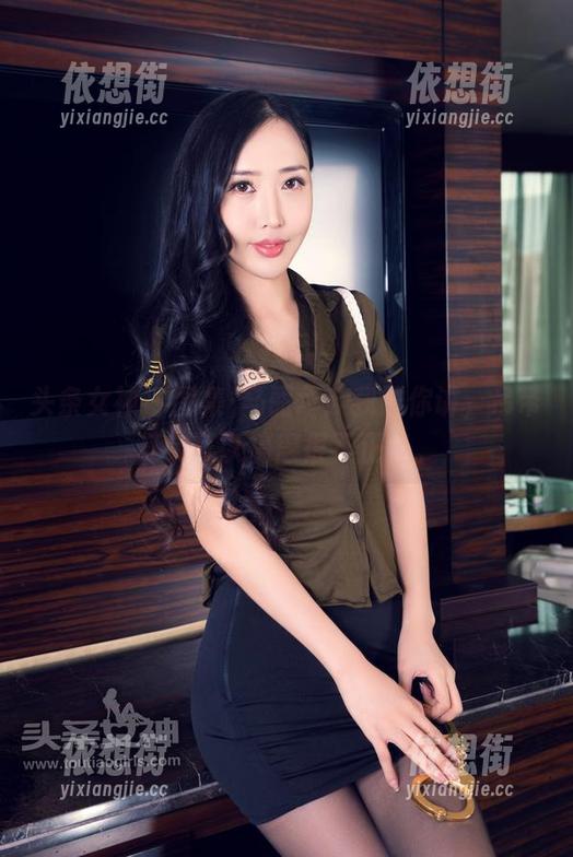 头条女神 - 图集·马丽华：我跟你讲，吊带其实可以搞得很不正经。