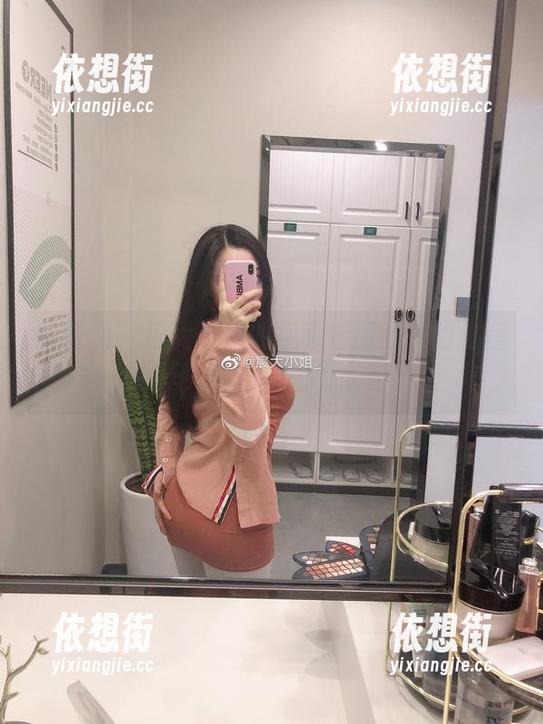 微密圈 - 宸大小姐的视频套图：一组私房写真，随意搭建的意图！