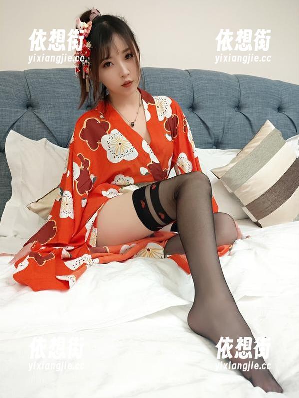 小女巫露娜和她的圣诞装，原图让我腻味到不行，图片反而带来了奇怪的欢乐。