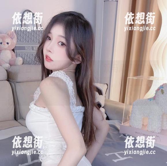 免费合集里的小小奶瓶儿，双马尾制服的每一幕都让人忍不住想多看几眼，剧情加长版真不赖。