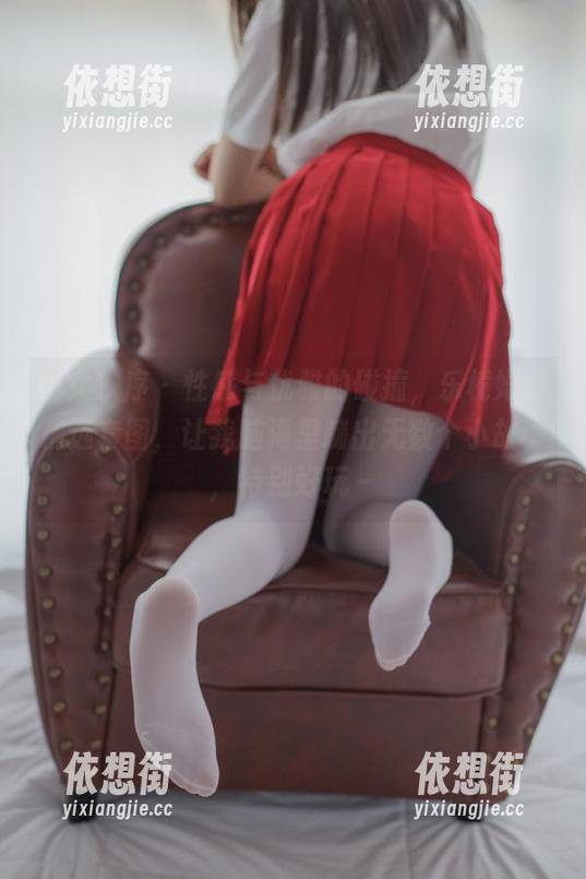 少女秩序 - 性感与优雅的碰撞，乐栀婚纱精选套图，让我脑海里蹦出无数个小故事，特别好玩～