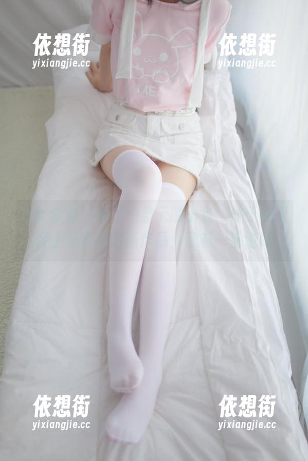 少女秩序-小鱼 少女秩序 - 等了一整天的小鱼,终于在天台上分享她的新作品,别有一番滋味