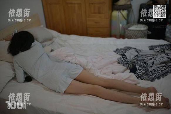 异思趣向 - 这不是普通的格子连衣裙，这是一条小六的私拍研究报告！