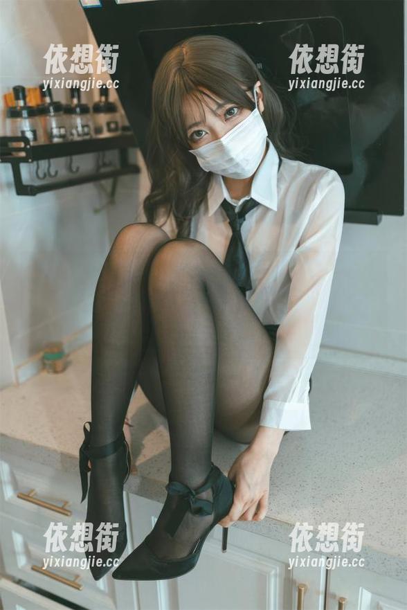 看了杏仁曲奇的合集里的黑兽和精灵女王，突然冒出想尝曲奇的欲望，但……不太敢想像