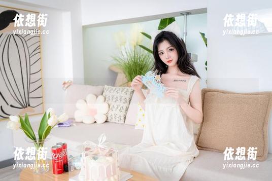 桃良阿宅 桃良阿宅的红裙私房,听说连风都为之停顿了。