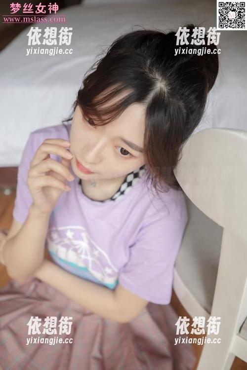 梦丝女神 - 凭什么有人能把制服拍得如此动人，花月舞的私拍真是出道即巅峰！