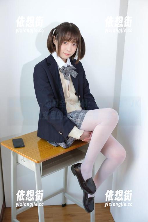 森萝财团 - 吸吸全新图册：肉丝“绫”JK制服在教室里的不经意一瞥，多美啊！