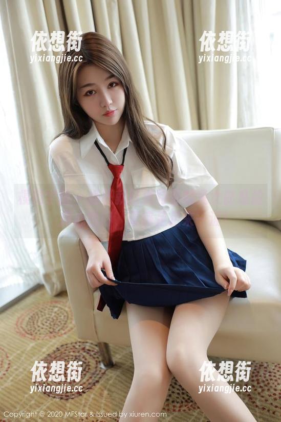 模范学院 - 姗姗就打奥特曼的兔女郎私拍，捧心出门，喜感足足来一波！