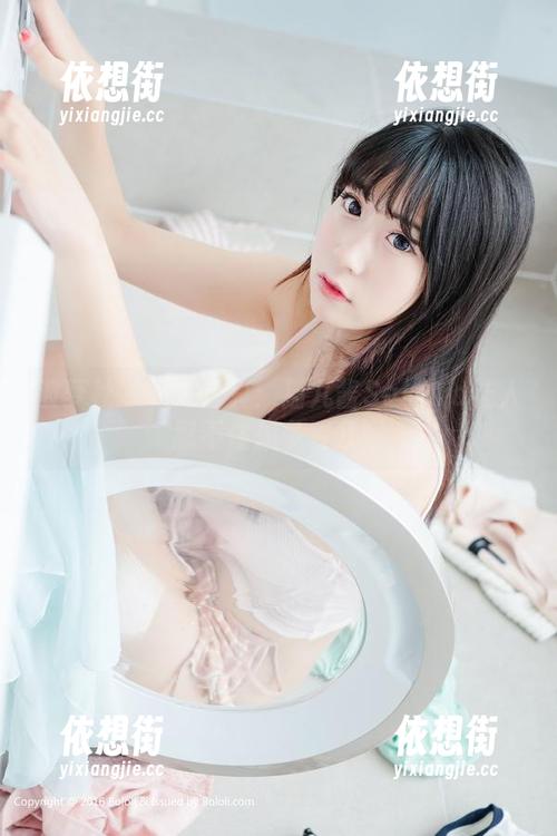 波萝社 - 校服写真：猫九酱Sakura让人忍不住想多看几眼