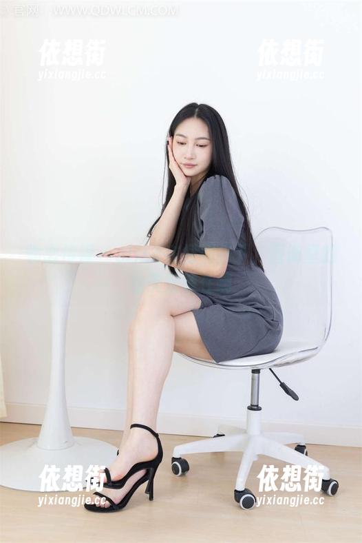 物恋传媒 - elise在梧桐树下，图册里的秋天没锁住啊