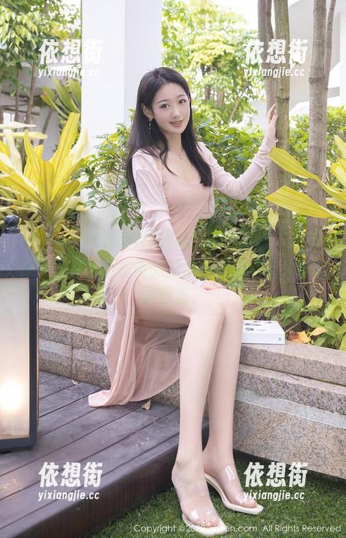 秀人网-Carol周妍希 秀人网 - Carol周妍希的海边作品,把那种平静的寓意和微微的浪漫都放进了分享的画框里。
