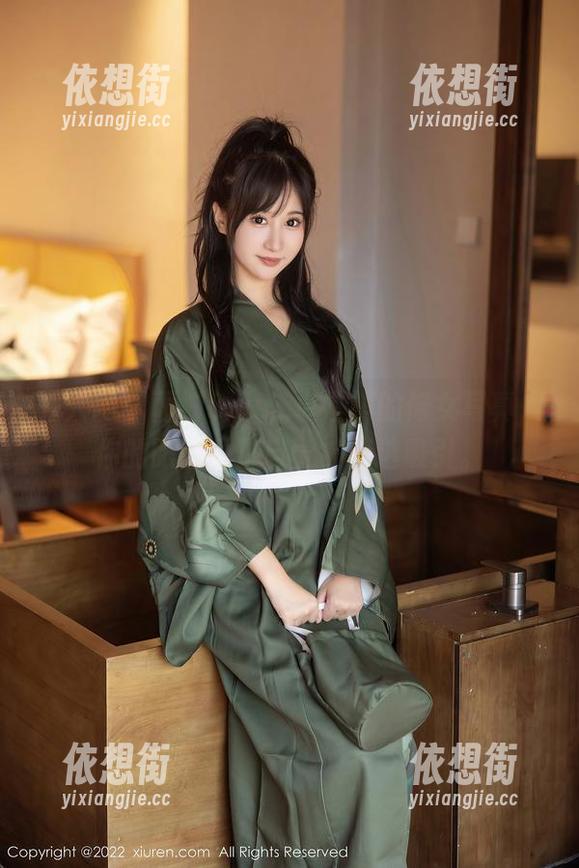 秀人网 - 面对Cris_卓娅祺的修女写真，你的眼球也不自觉被精选吸引。