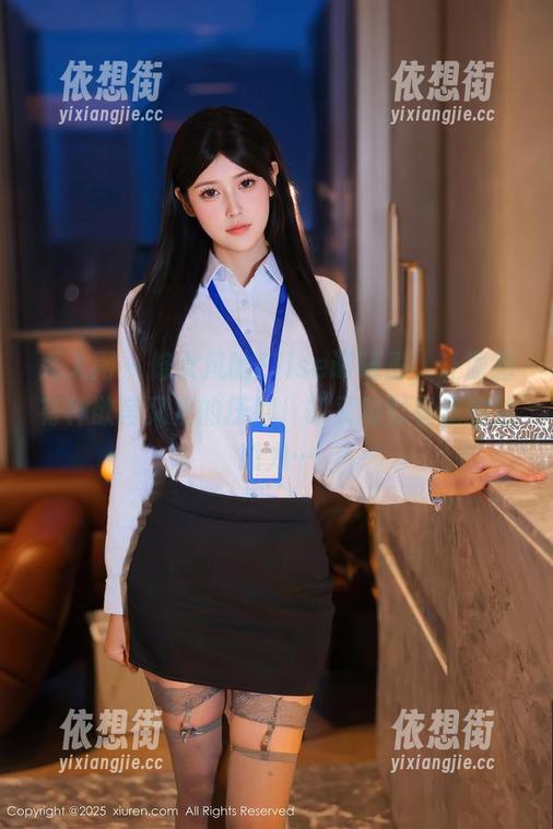 秀人网 - 修女风的Elise谭晓彤，让原图有种欲言又止的压抑，却又勾引着我的注意力…