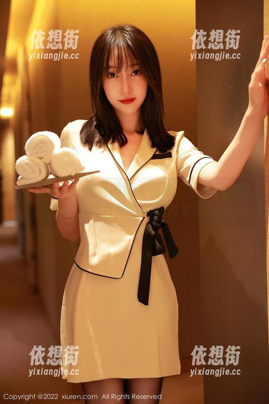 秀人网 - 子纯儿的睡衣自拍：当你只想与美食共度良宵时的图片更新！