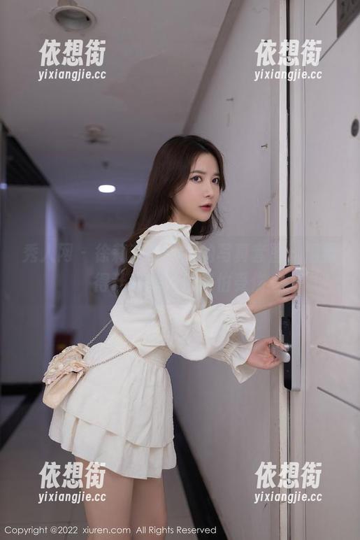秀人网 - 徐莉芝Botty的写真套图，温柔得让我想靠近又怕受伤