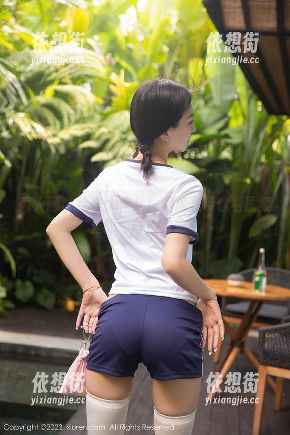 秀人网 - 纯白大作战！月酱儿带你看图集里的“白色想象”