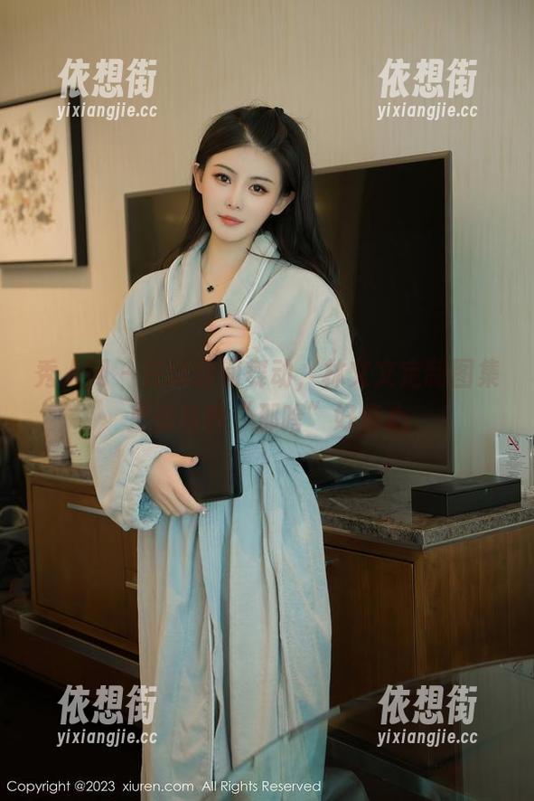 秀人网 - 在泳装间舞动，林文文定制图集里的各种“那啥”好奇心
