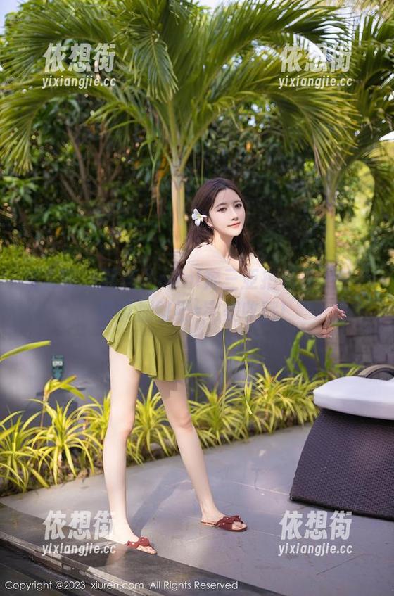 秀人网 - 糯美子mini奔三亚拍写真，白色吊带加壁纸=完美收藏！
