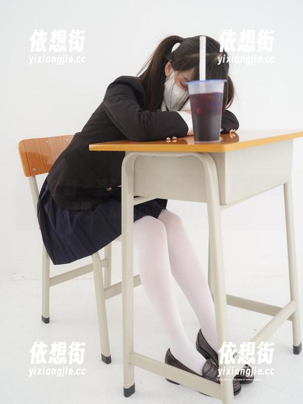 紧急企划 - 圣诞存档：一只喵喵梓的套图精选，别让你的视线溜走！