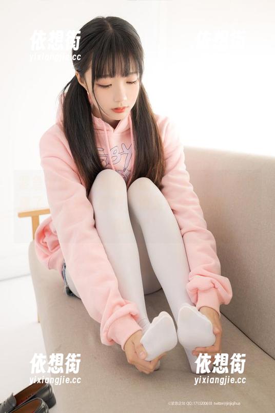 紧急企划-小婕 紧急企划 - 小婕的制服写真集——别再犹豫了,快来下载吧,像是在追逐你学生时代的梦!