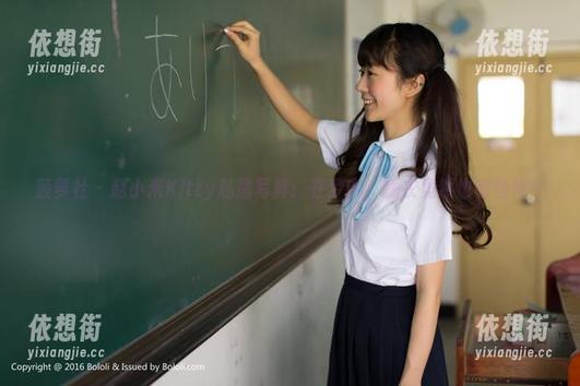 菠萝社 - 赵小米Kitty私房写真：在梦中，睡衣竟然也有性格！