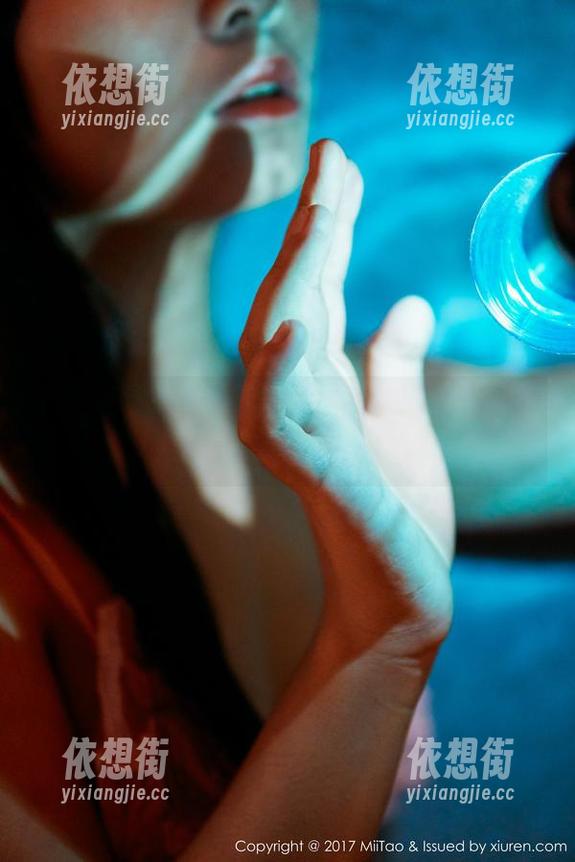 蜜桃社 - 初月大放异彩，快来下载这些油亮的美图吧！