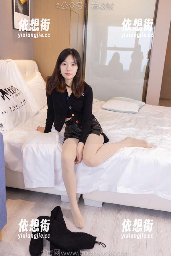 袜啵啵 - 熊熊原图在线，学姐就是那个不怕直视的。