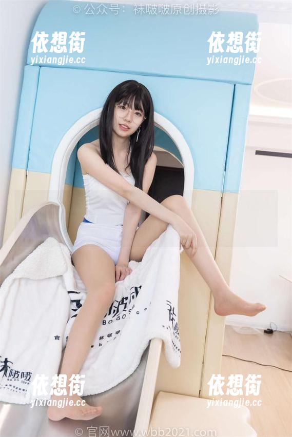 袜啵啵 - 甜甜圈的新水手服写真，真让人目不转睛的更新！