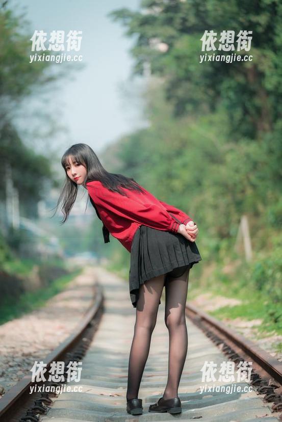 西瓜少女 看!高清西瓜少女的黑色套图,真的是拯救了我的夏天!